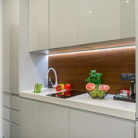 Lumina Next To Rondo Onz *