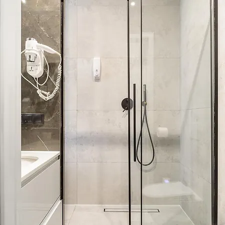 Lumina Next To Rondo Onz * Βαρσοβία