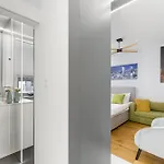 Lumina Next To Rondo Onz Apartamento Varsovia